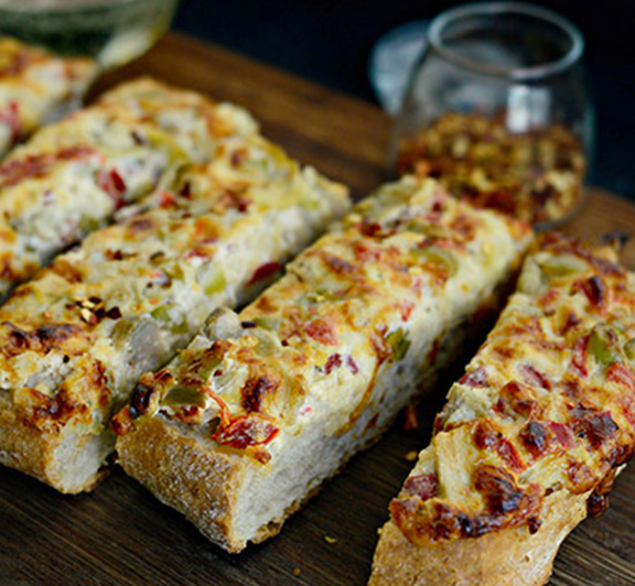 Cheesy Artichoke, Pepper & Olive Bread