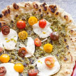 Grilled Pesto Heirloom-Tomato Pizza!