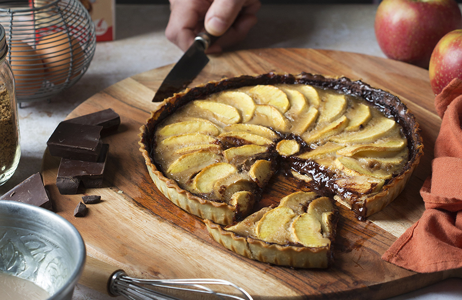 Apple and chocolate cake