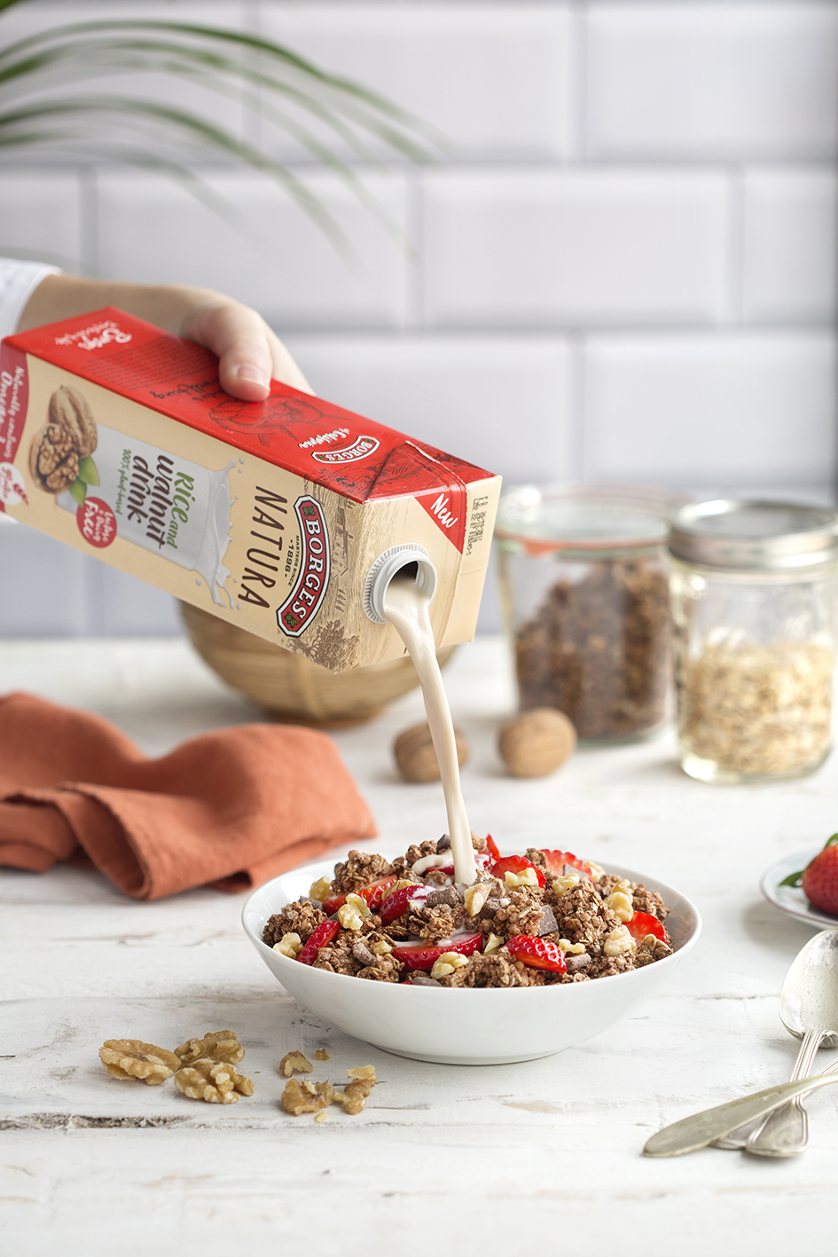 Walnut drink with cereal & berries