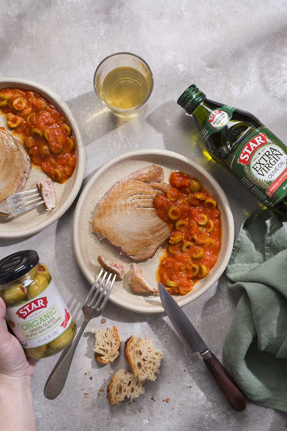 Tuna with Olives and Parsley: A Mediterranean Delight