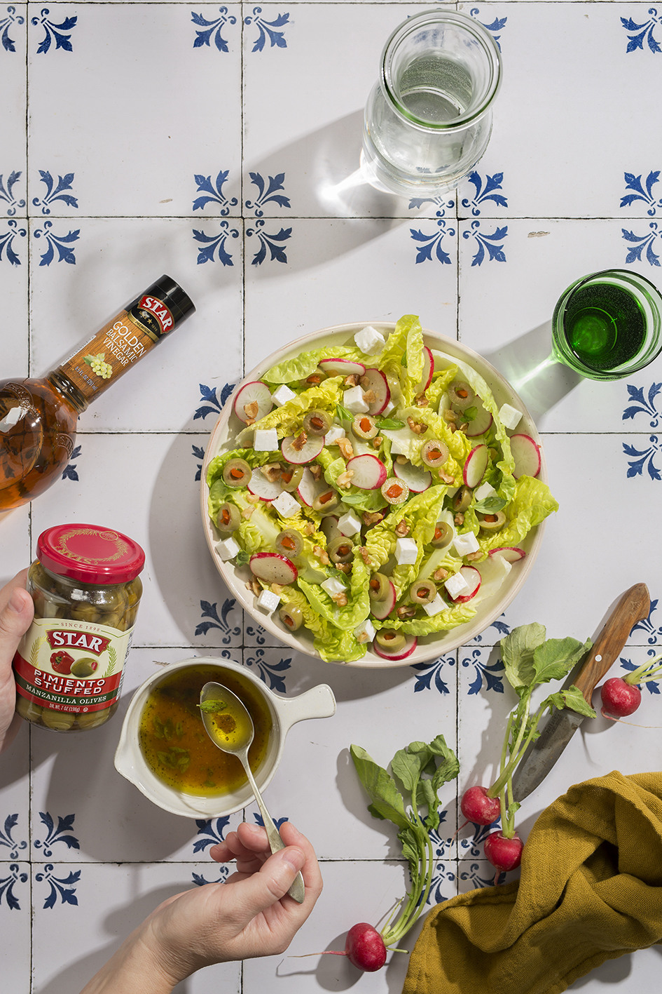 Salad with goat cheese and walnuts