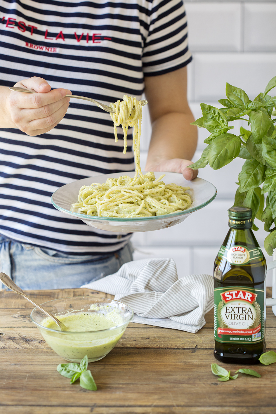 Vegan spaghetti with zucchini and cashew pesto