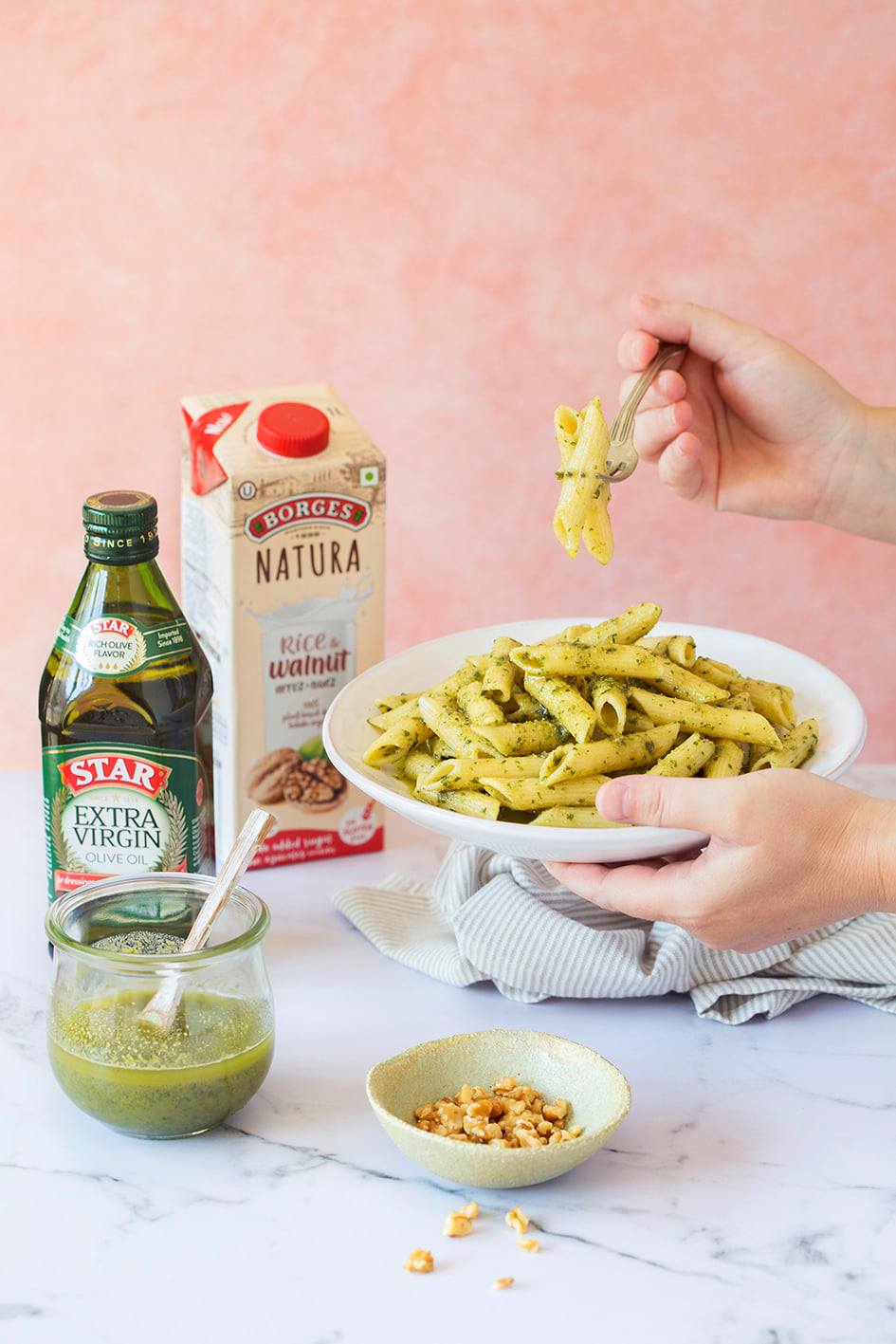 Macaroni with walnut pesto sauce
