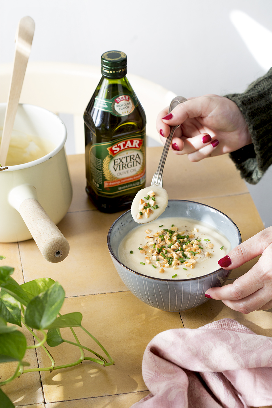 Cream of Cauliflower Soup with Almond Milk